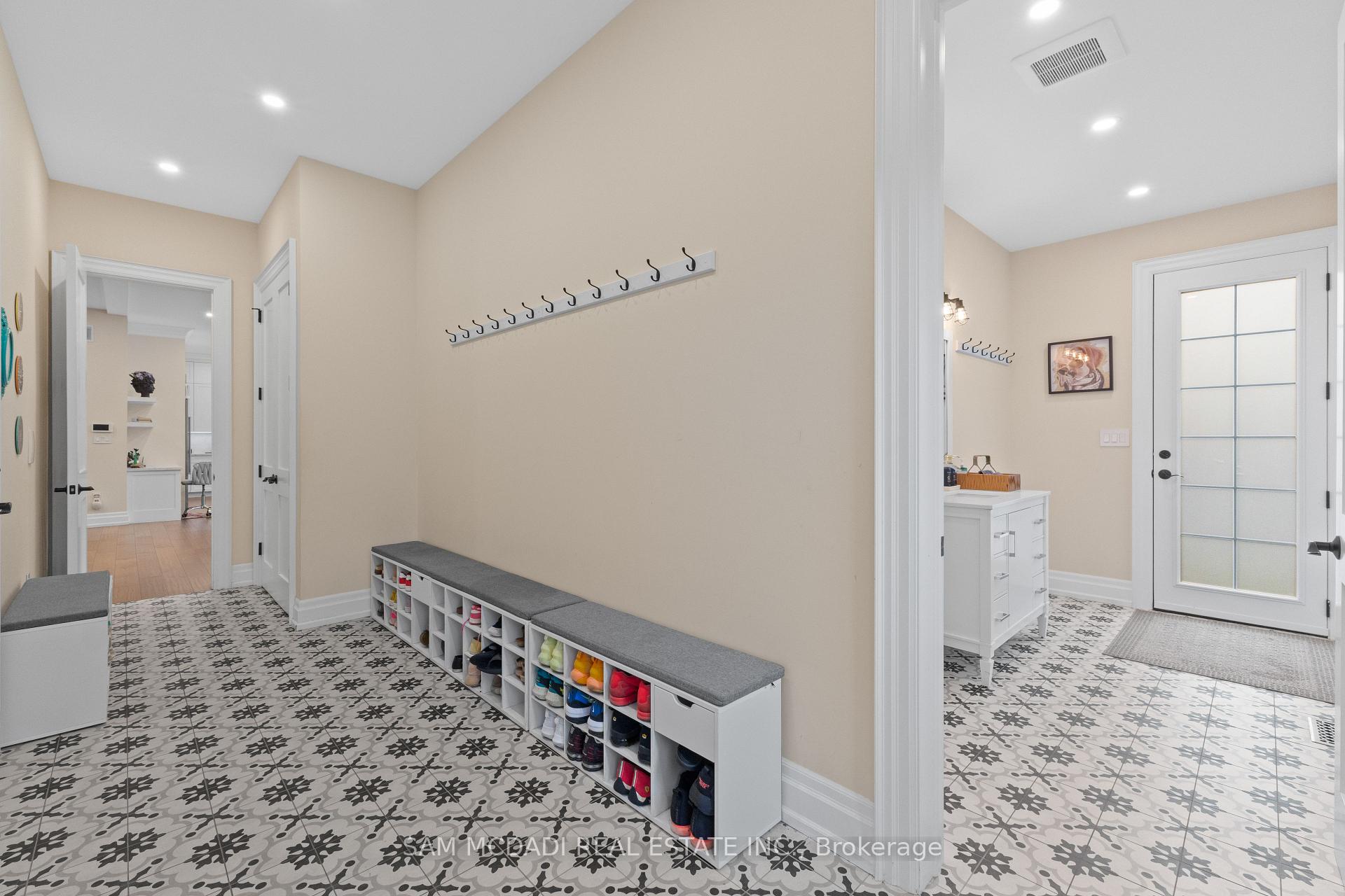 834 Edistel Crescent