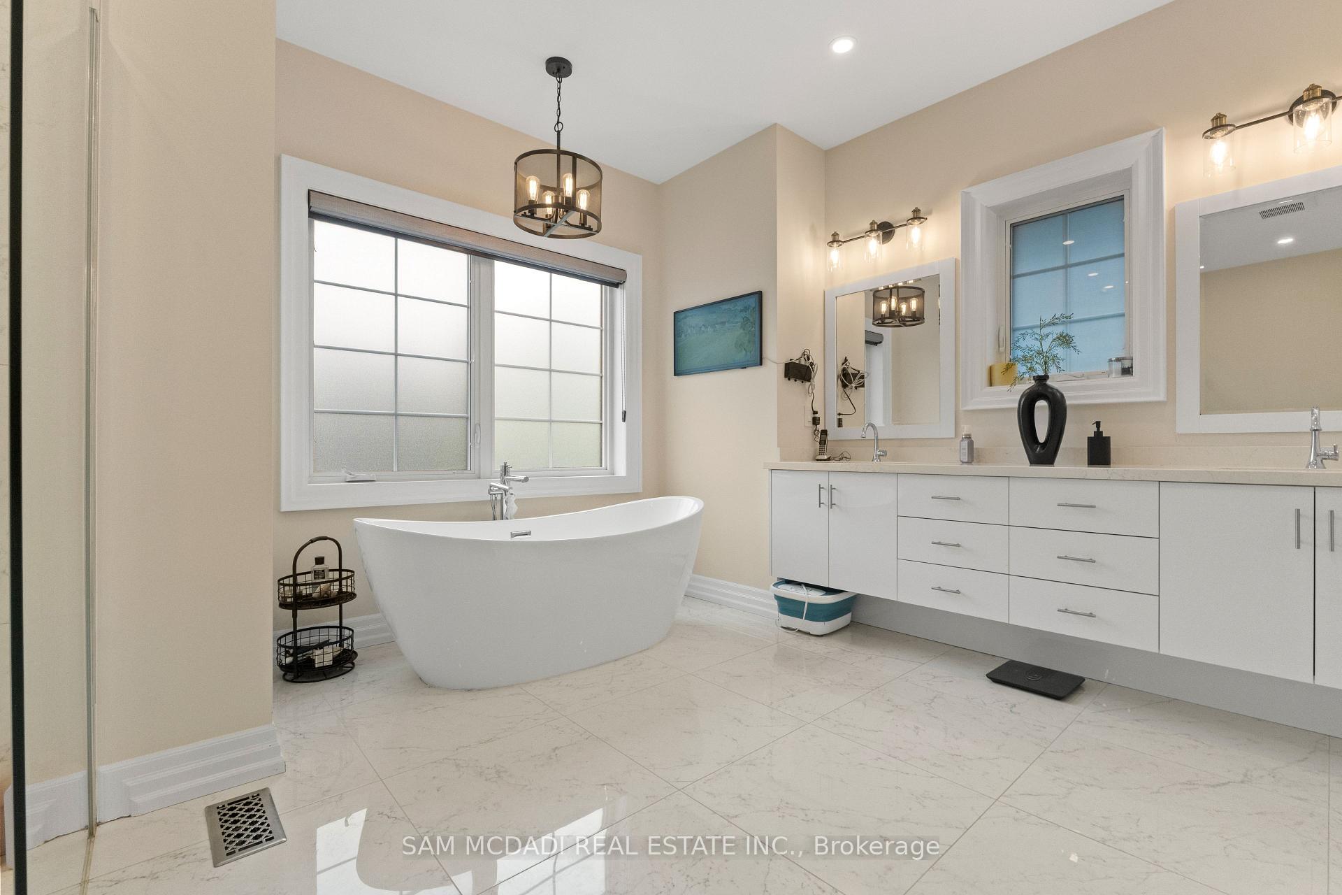 834 Edistel Crescent