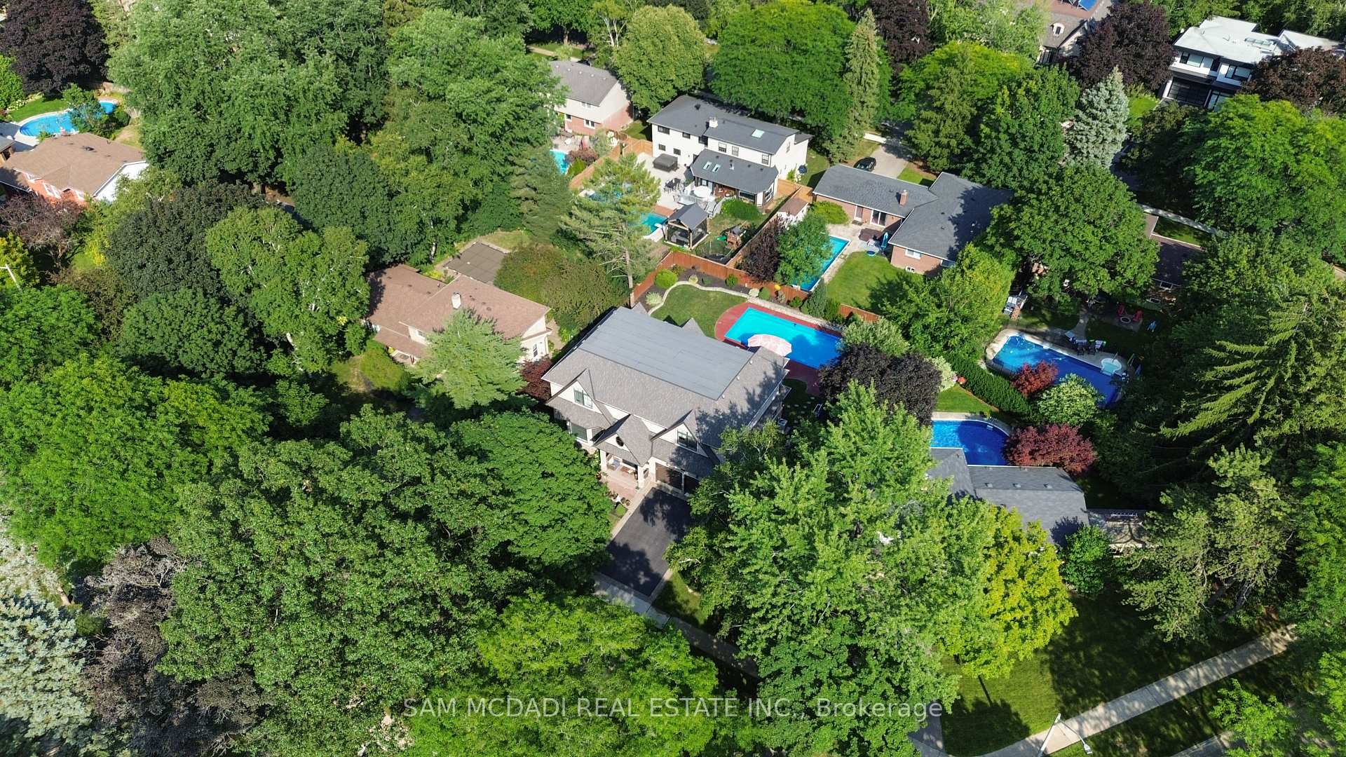 834 Edistel Crescent