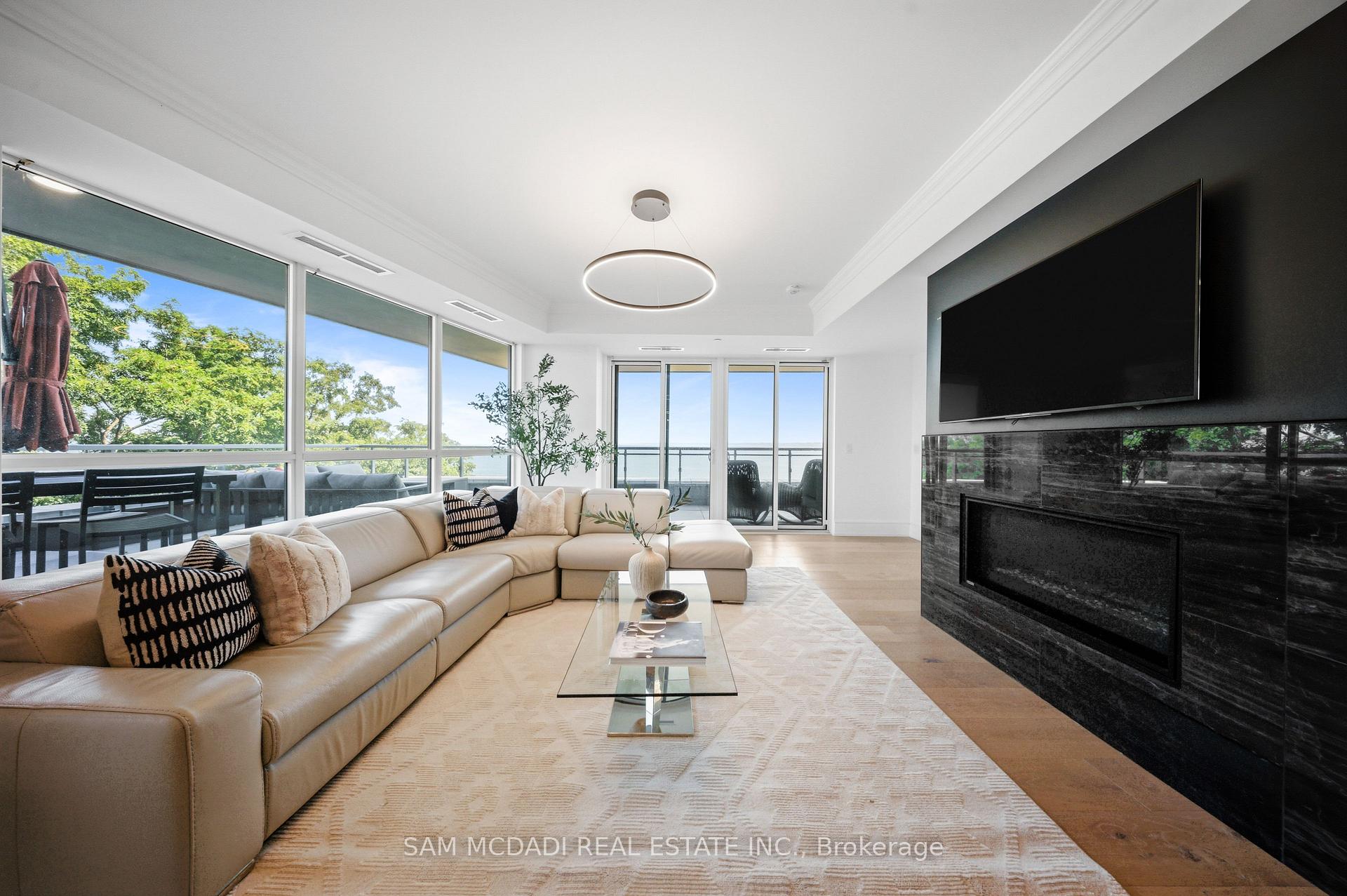 2060 Lakeshore Road 308