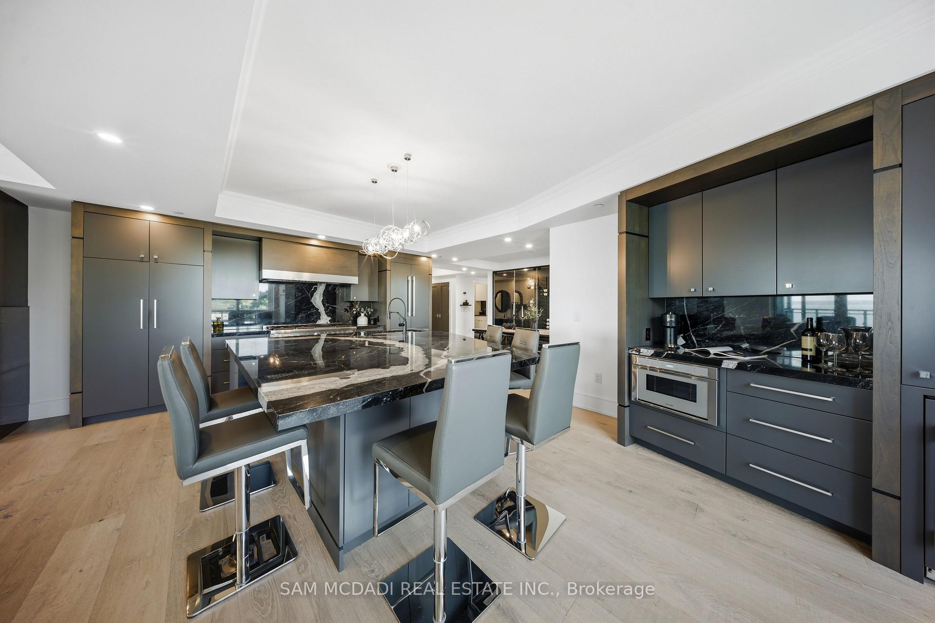 2060 Lakeshore Road 308