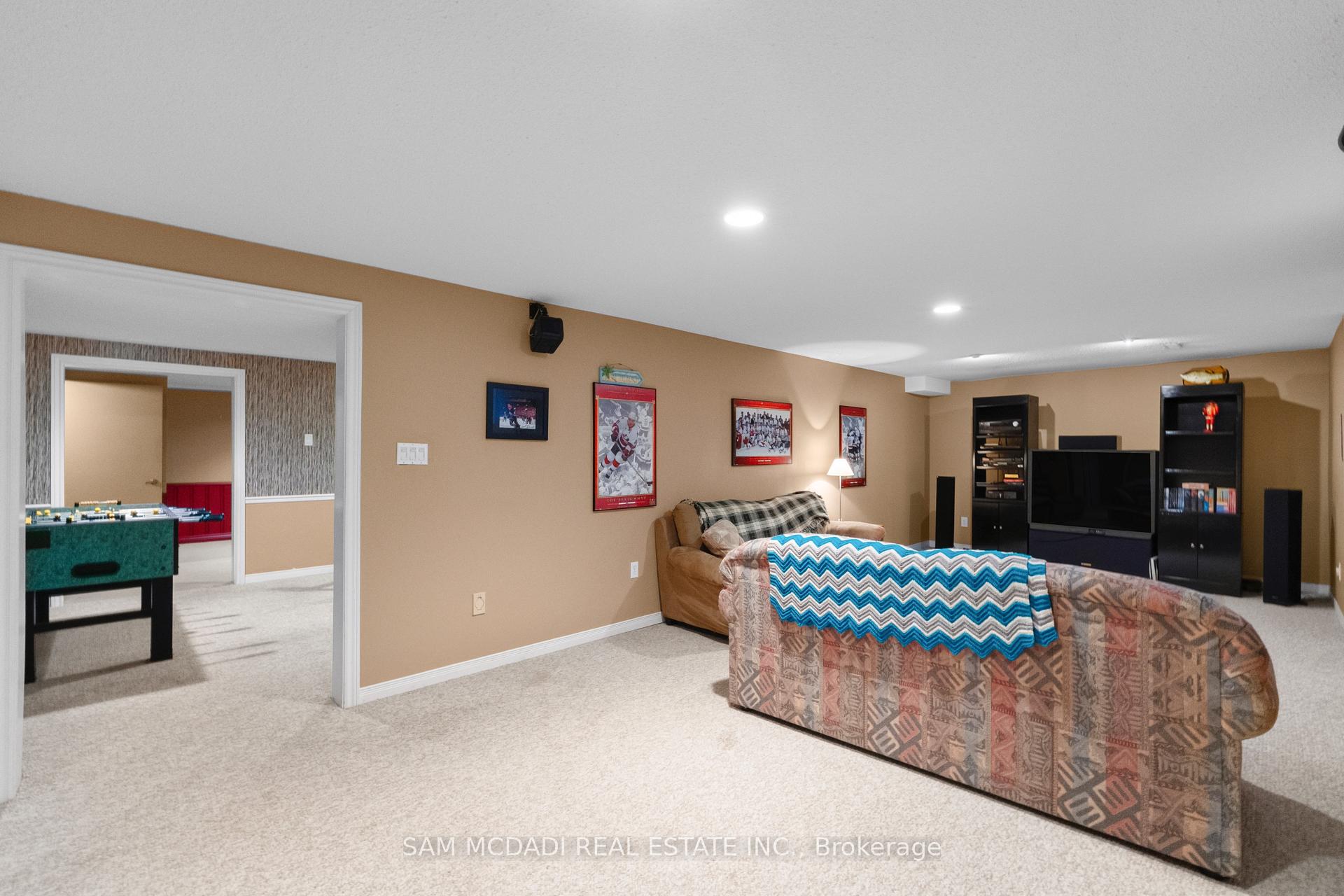 1077 Saginaw Crescent