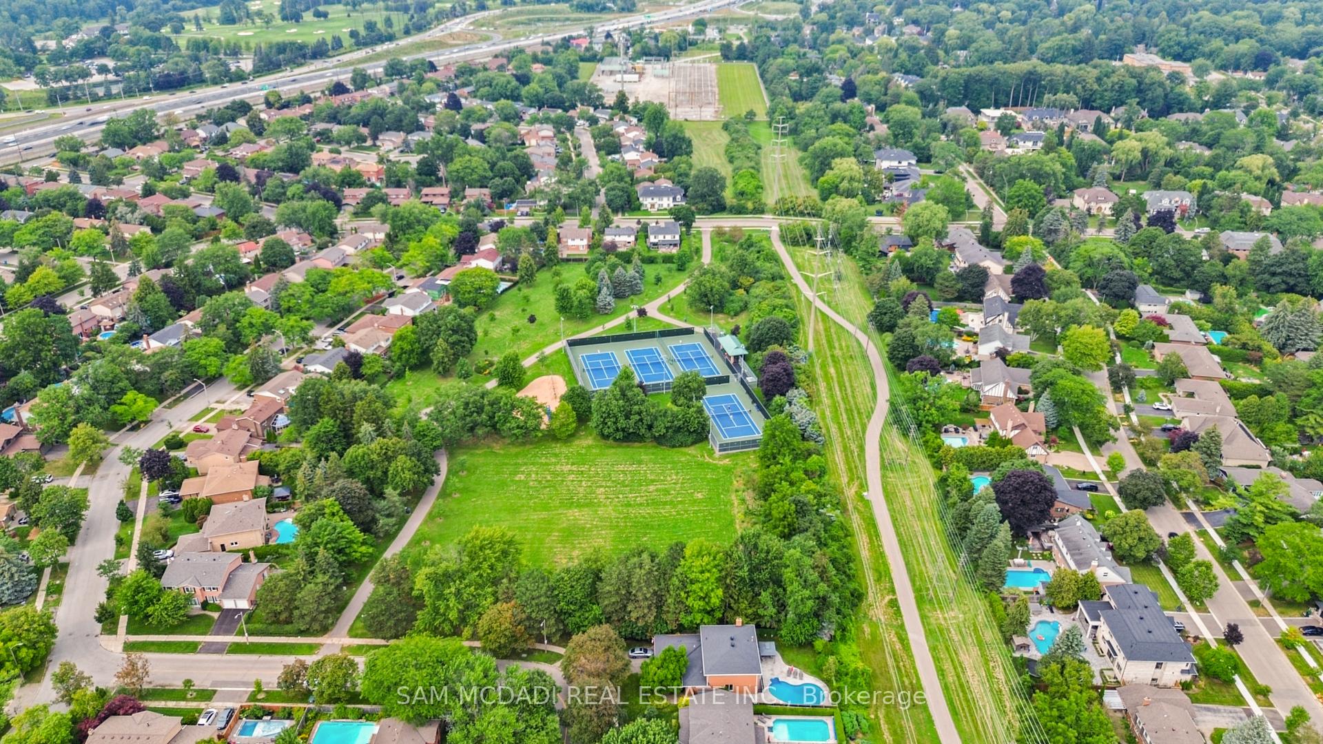 1077 Saginaw Crescent
