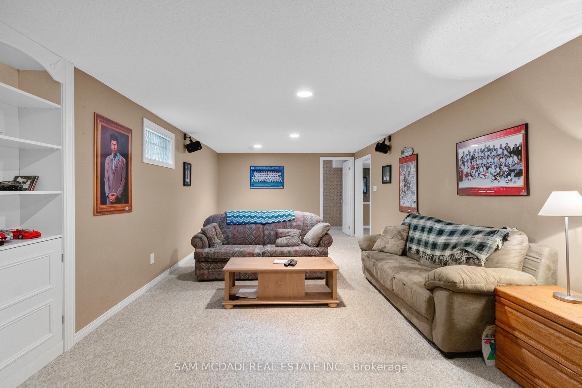 1077 Saginaw Crescent