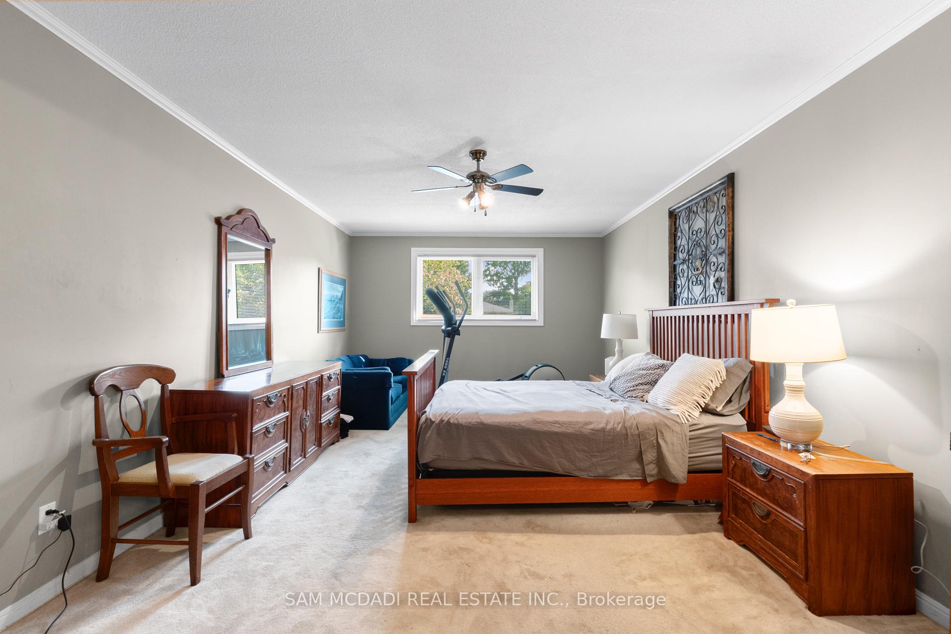 1077 Saginaw Crescent