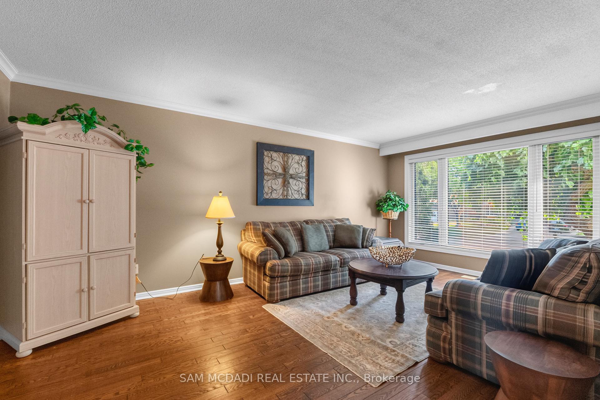 1077 Saginaw Crescent