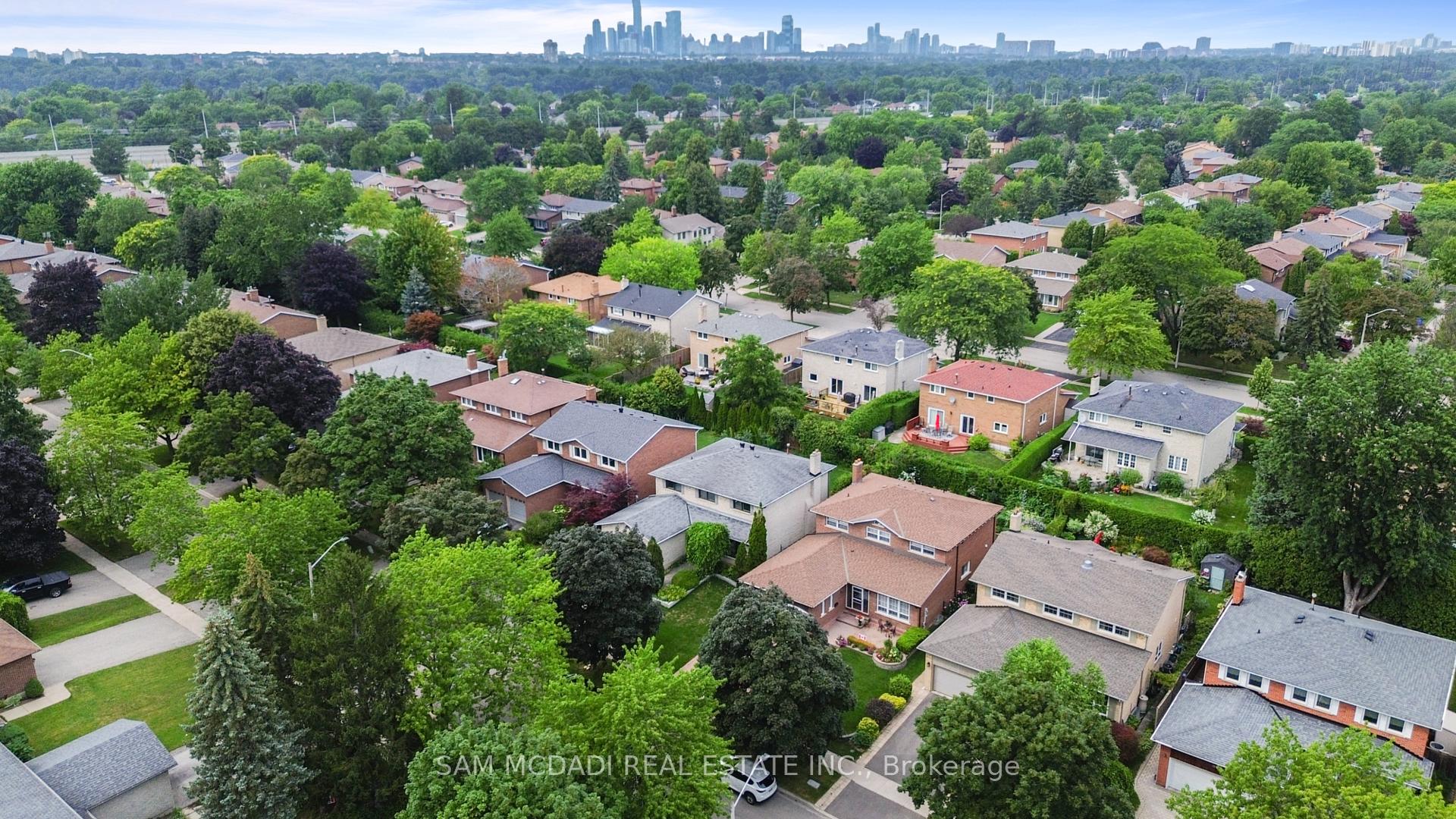1077 Saginaw Crescent
