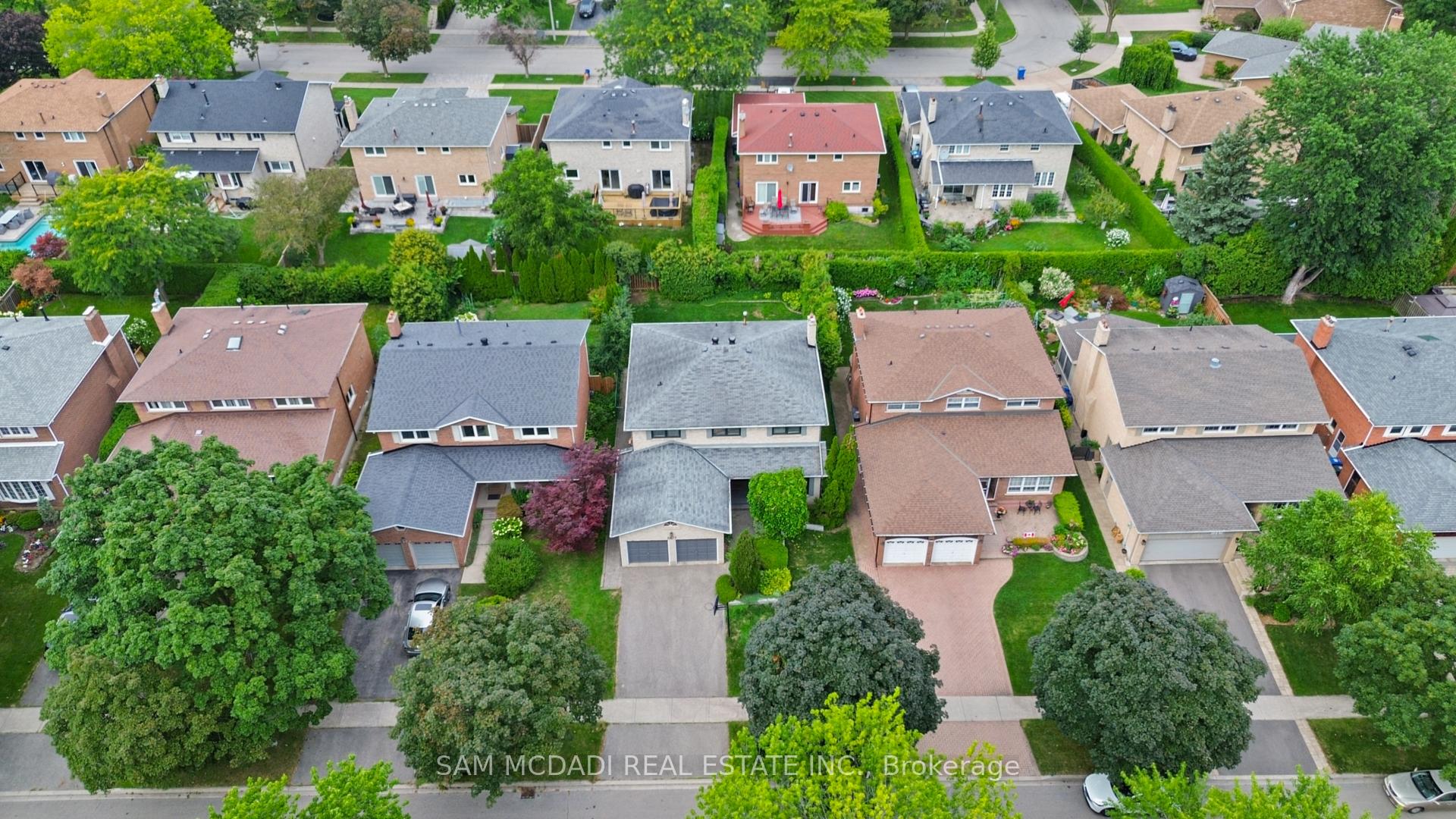 1077 Saginaw Crescent