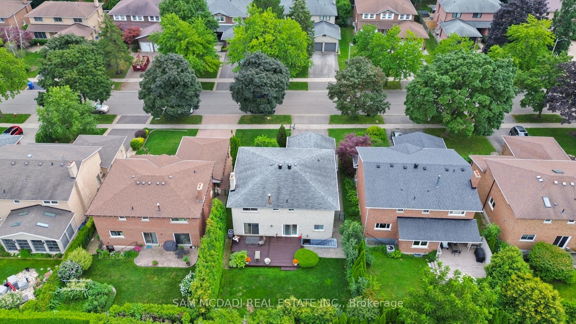 1077 Saginaw Crescent