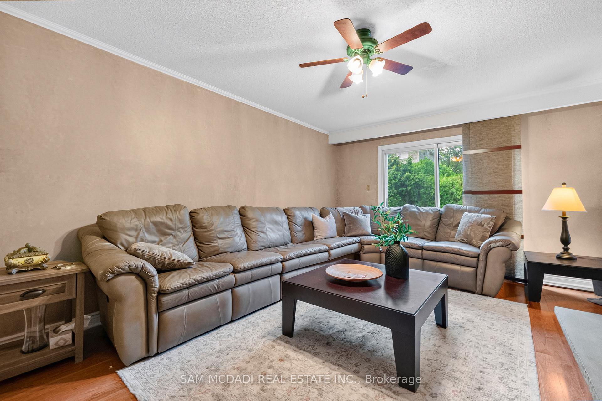 1077 Saginaw Crescent