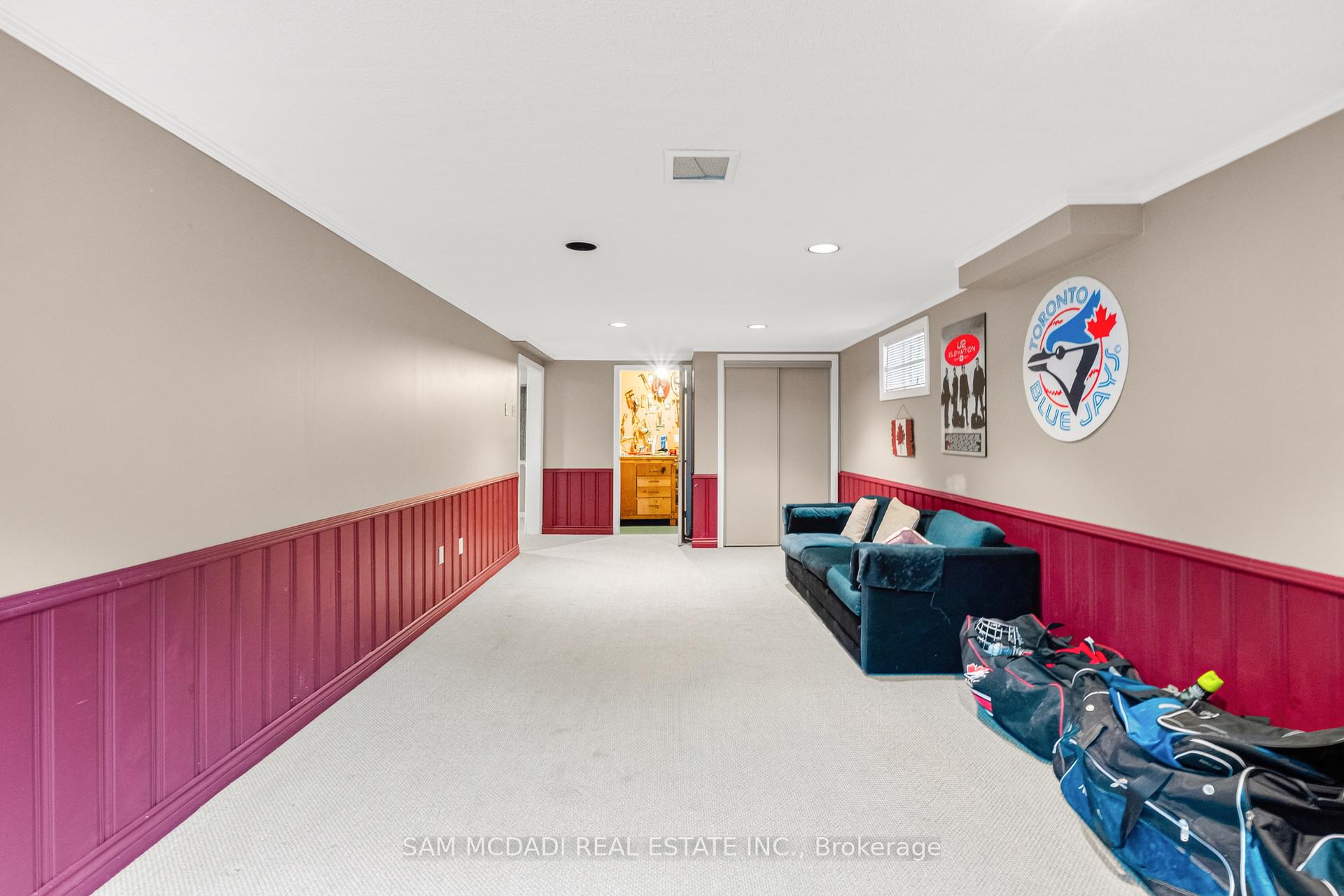 1077 Saginaw Crescent