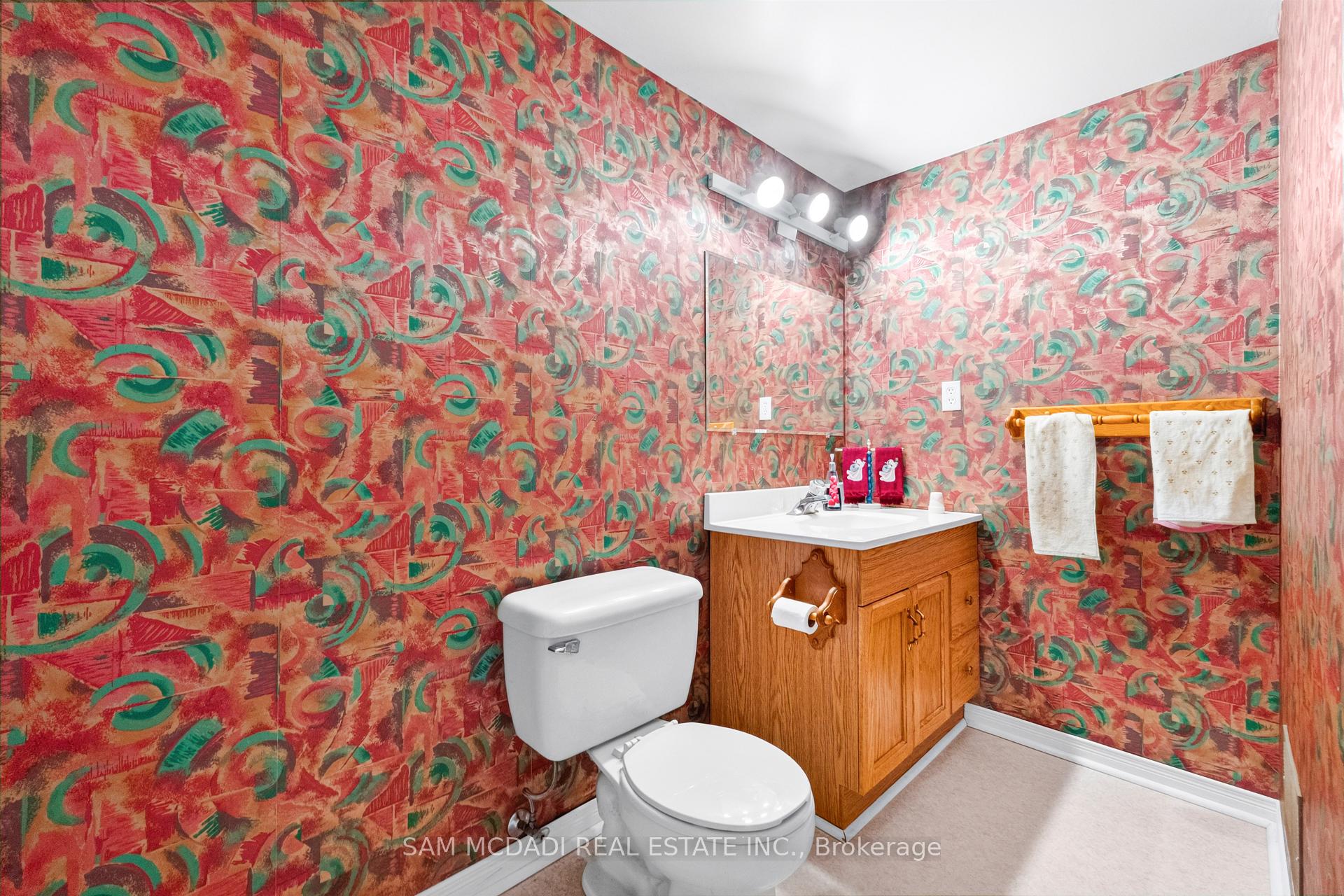 1077 Saginaw Crescent
