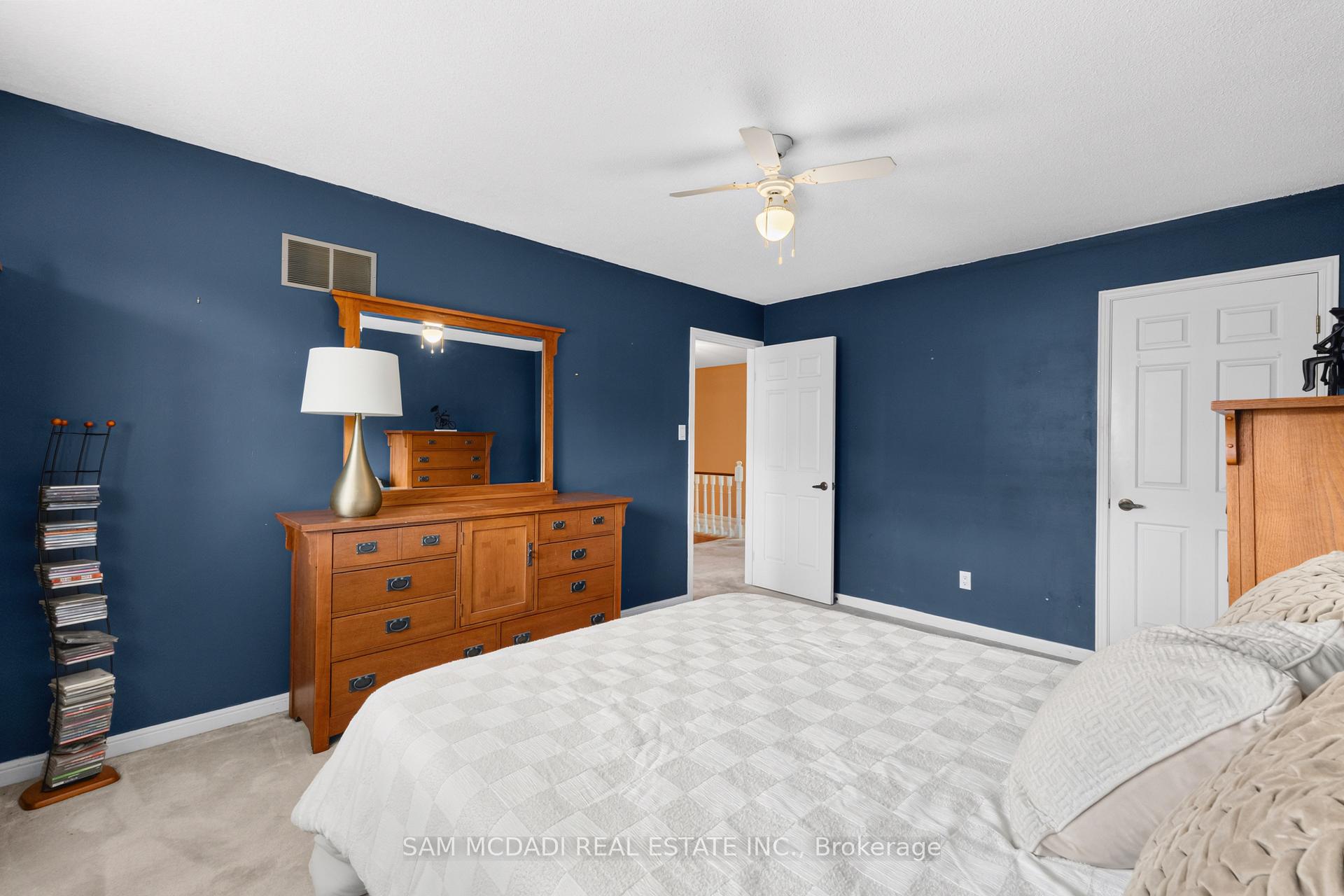 1077 Saginaw Crescent