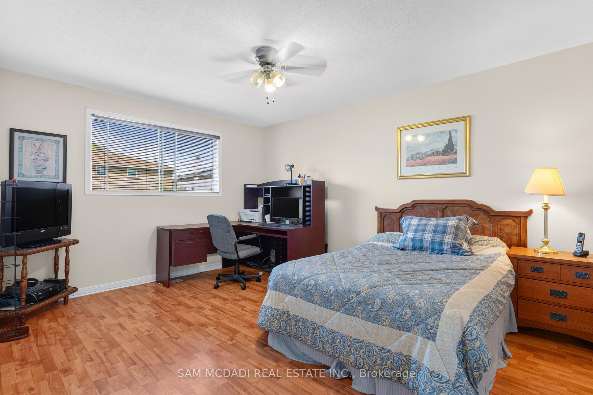 1077 Saginaw Crescent