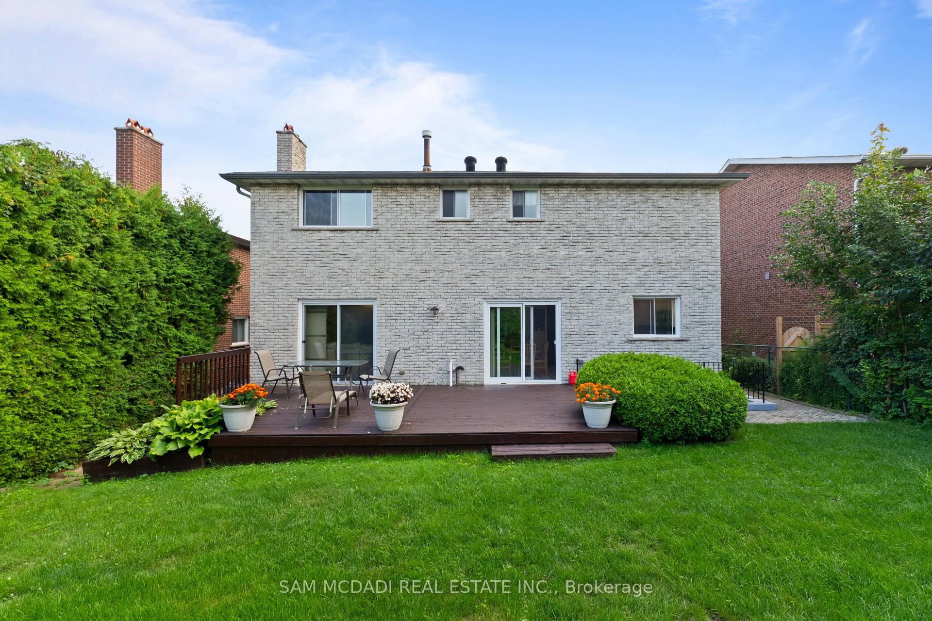 1077 Saginaw Crescent
