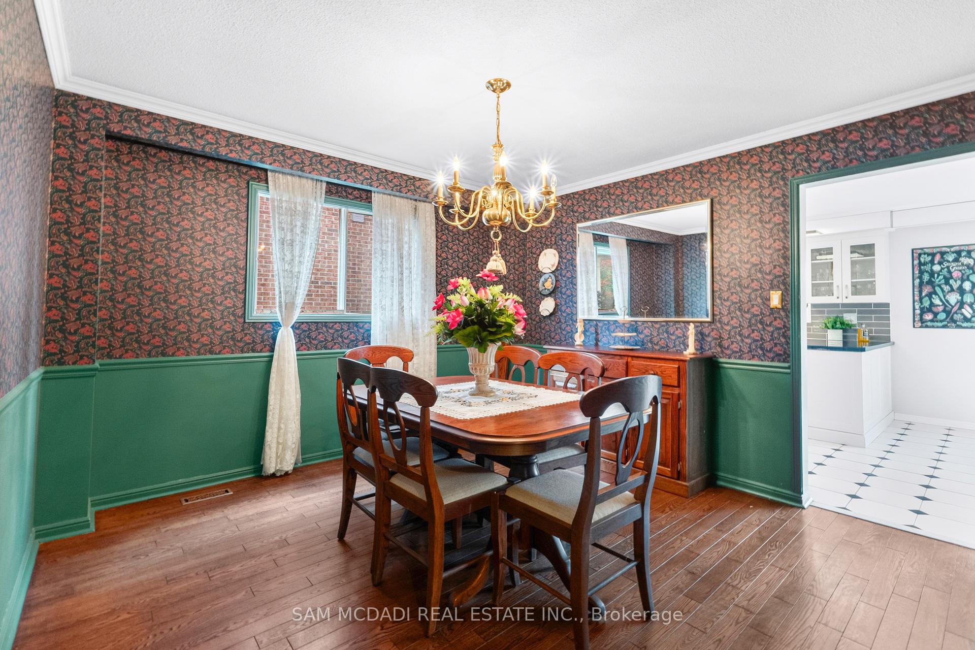 1077 Saginaw Crescent