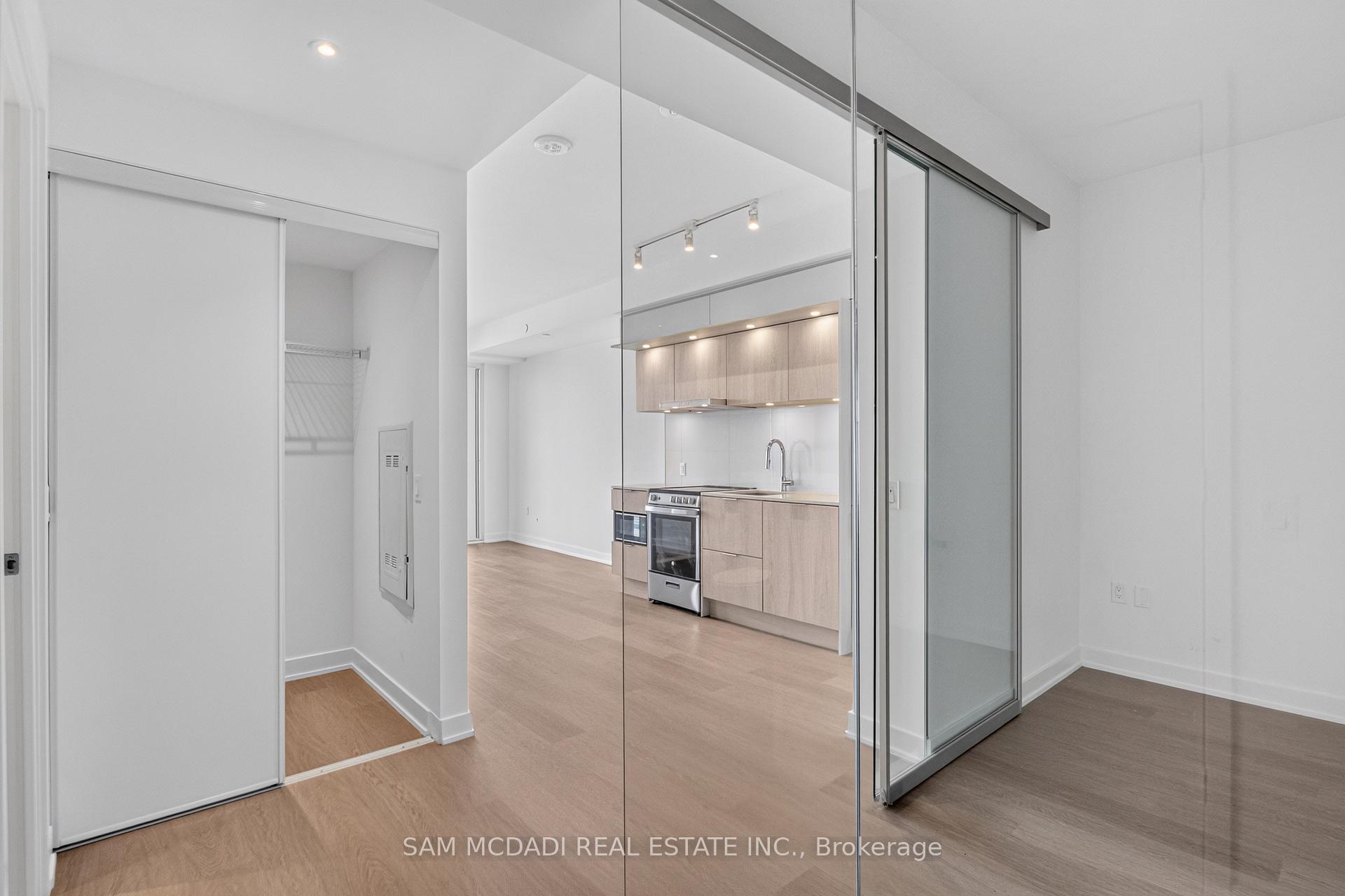 448 Burnhamthorpe Road 6606
