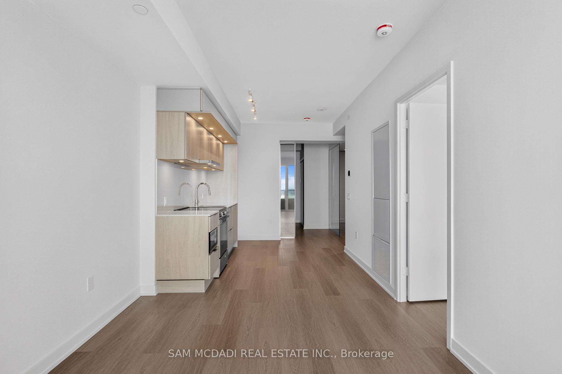 448 Burnhamthorpe Road 6606
