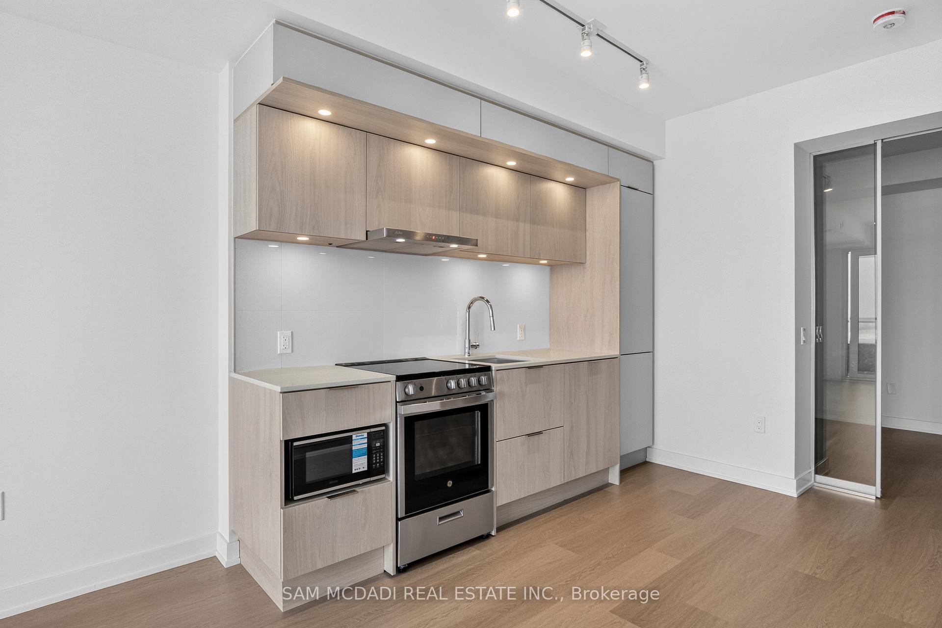 448 Burnhamthorpe Road 6606