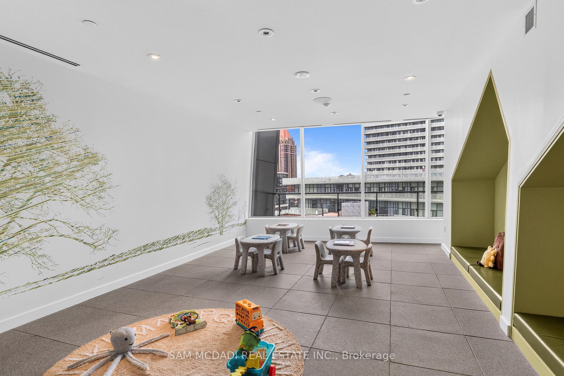 448 Burnhamthorpe Road 6606