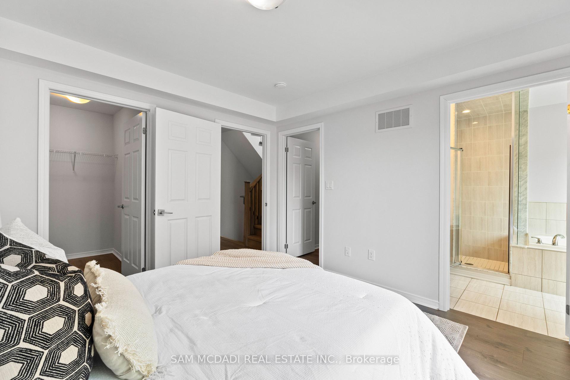 26 Applewood Lane 46, Toronto Unit: 46