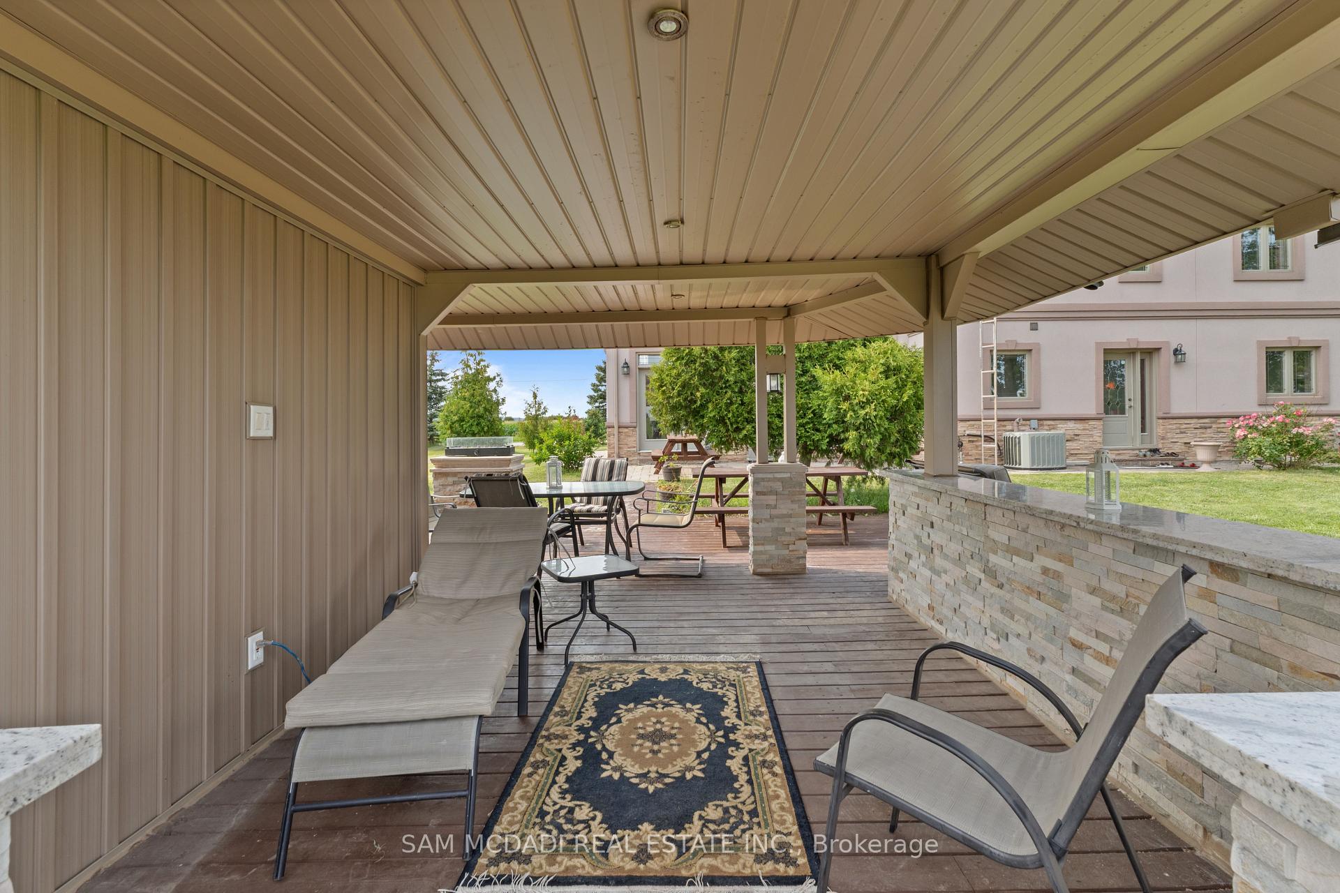 3136 Lower Base Line W