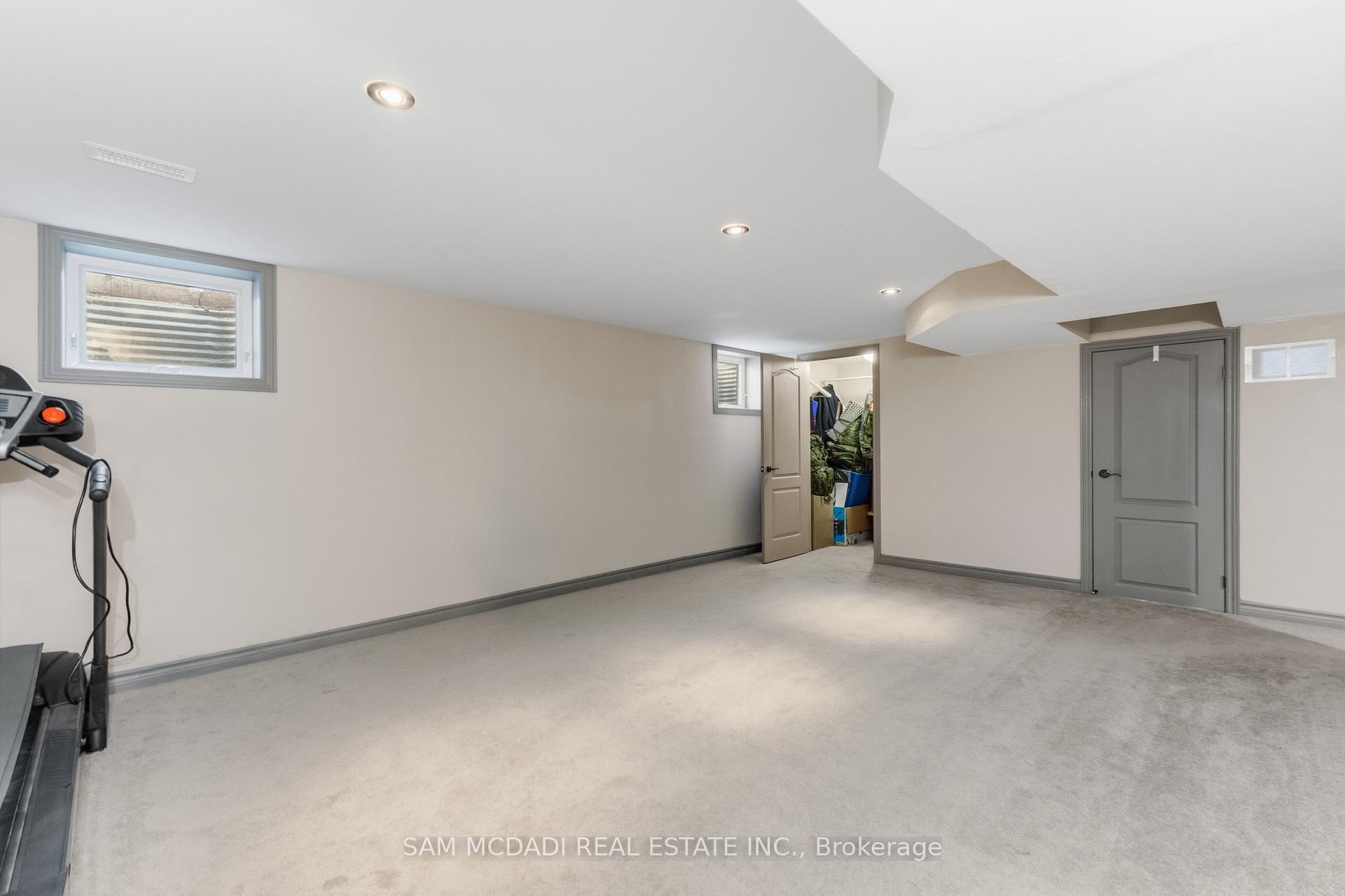 3136 Lower Base Line W