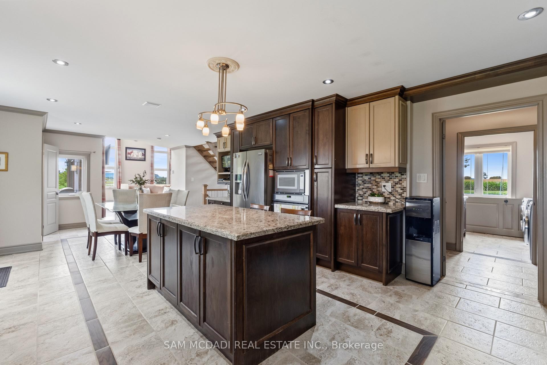 3136 Lower Base Line W