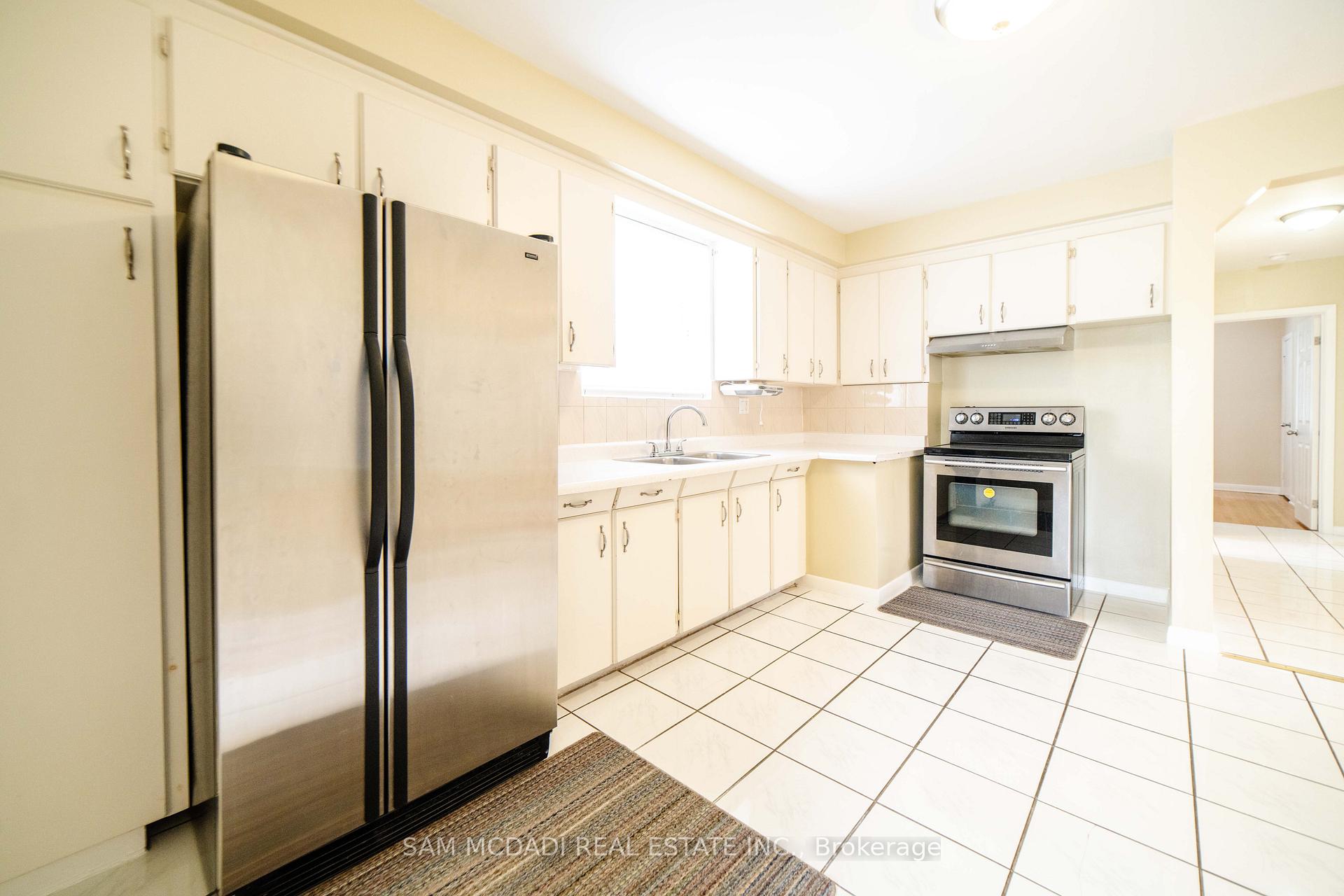 544 Sandmere Place Upper