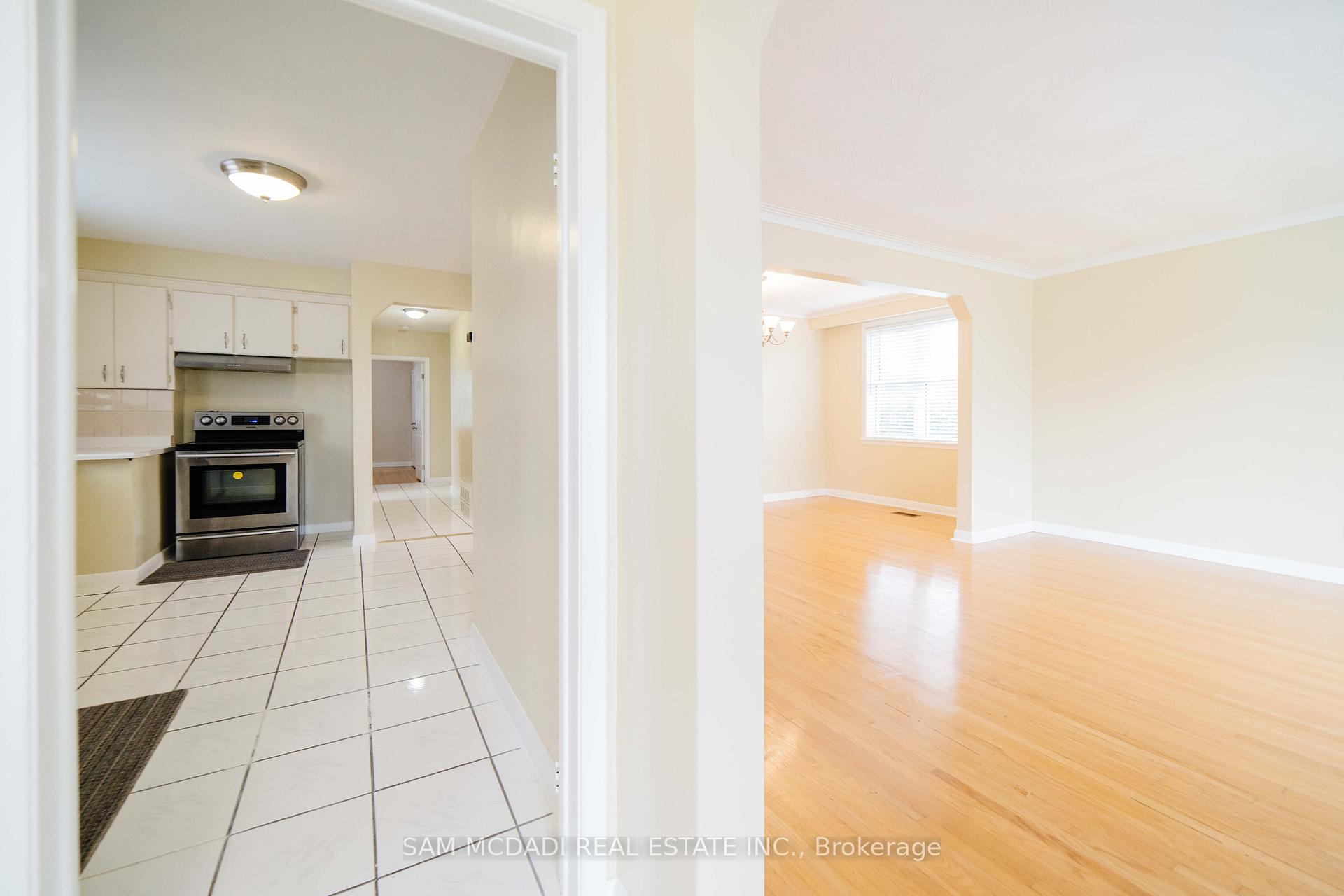 544 Sandmere Place Upper