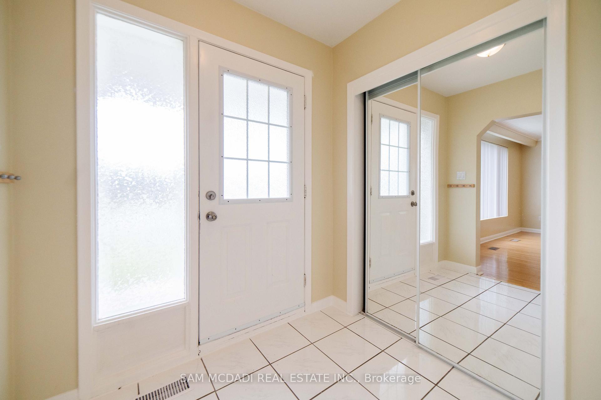 544 Sandmere Place Upper