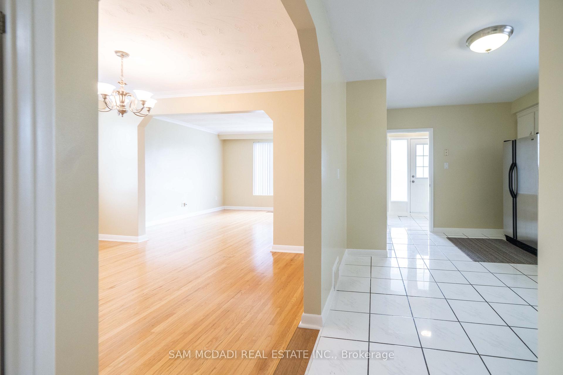 544 Sandmere Place Upper