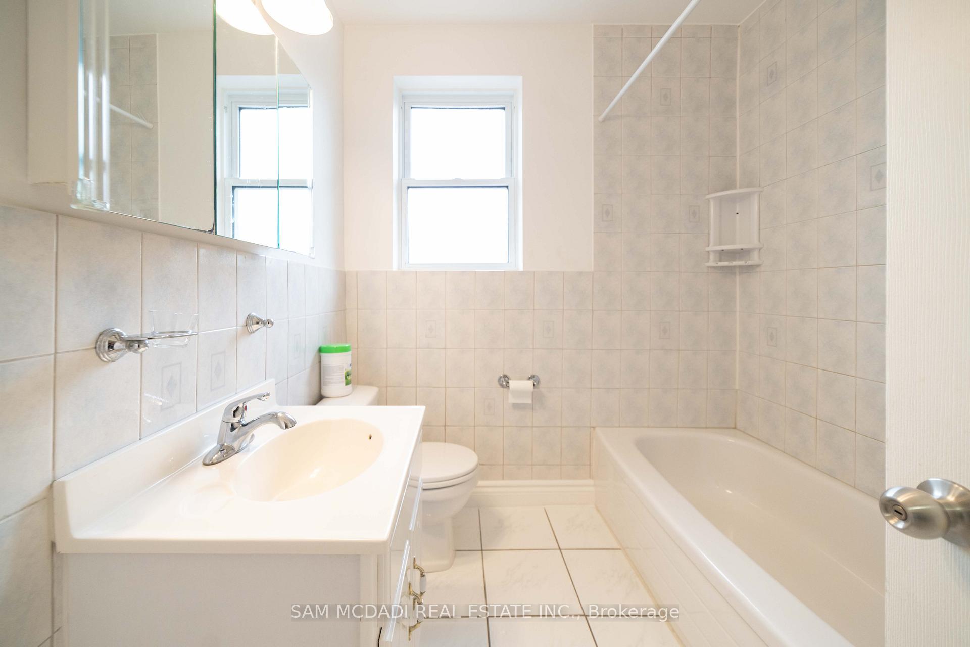 544 Sandmere Place Upper