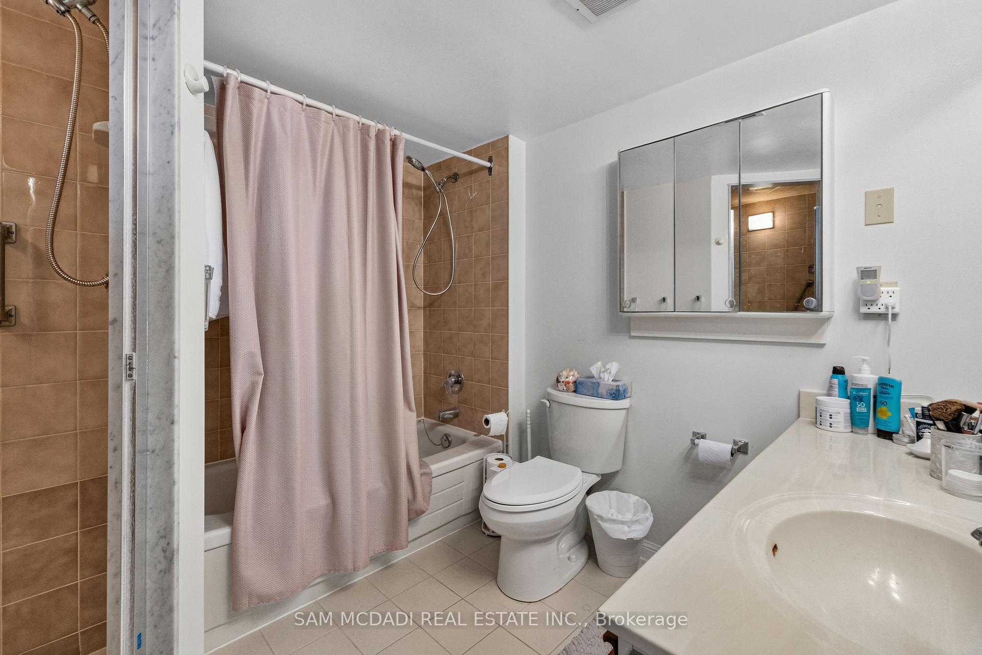 55 Kingsbridge Garden Circle 2305