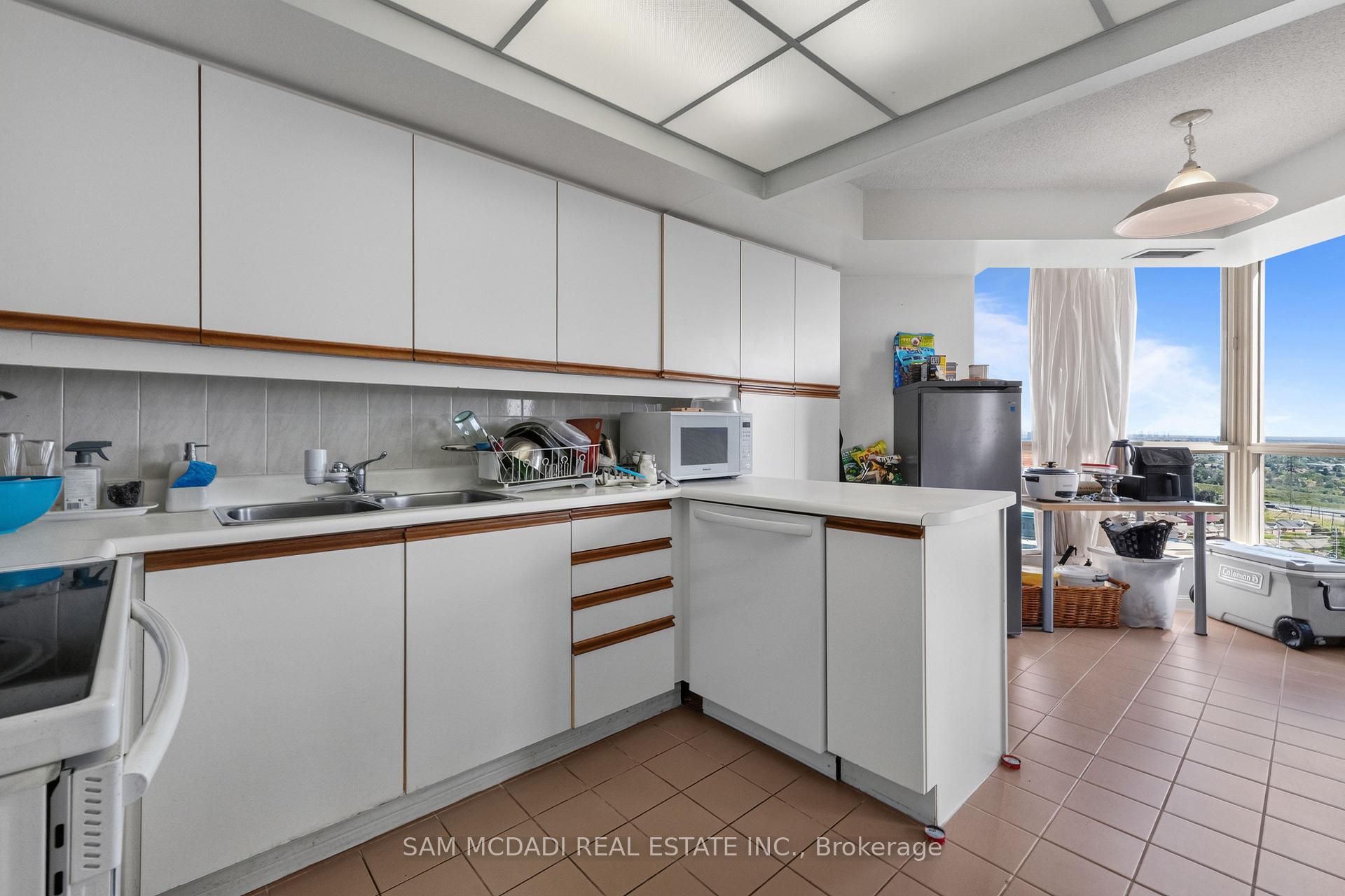 55 Kingsbridge Garden Circle 2305