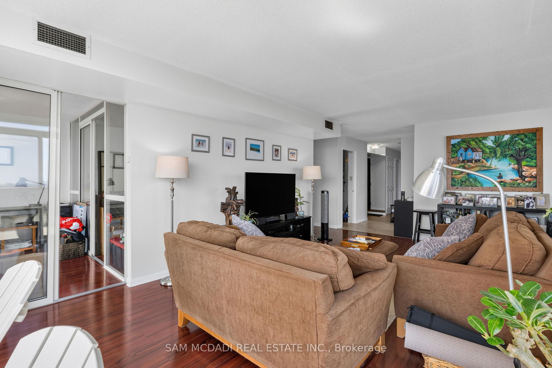 55 Kingsbridge Garden Circle 2305