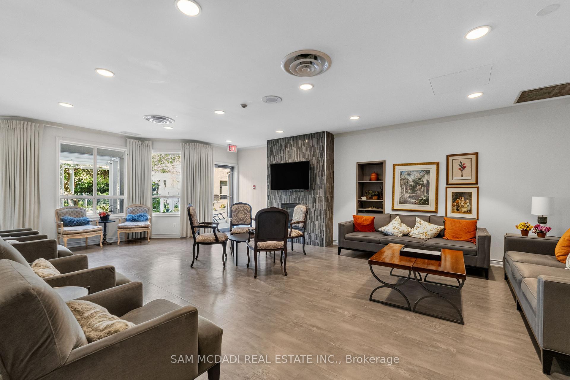 55 Kingsbridge Garden Circle 2305
