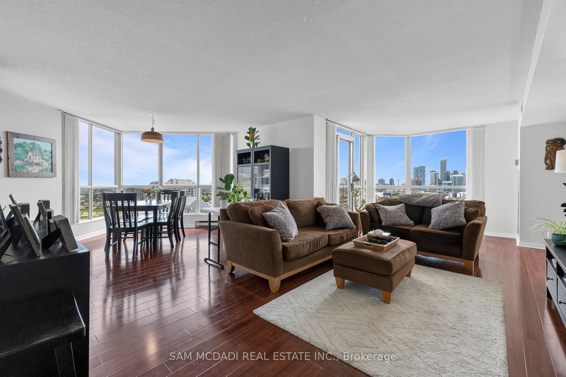 55 Kingsbridge Garden Circle 2305