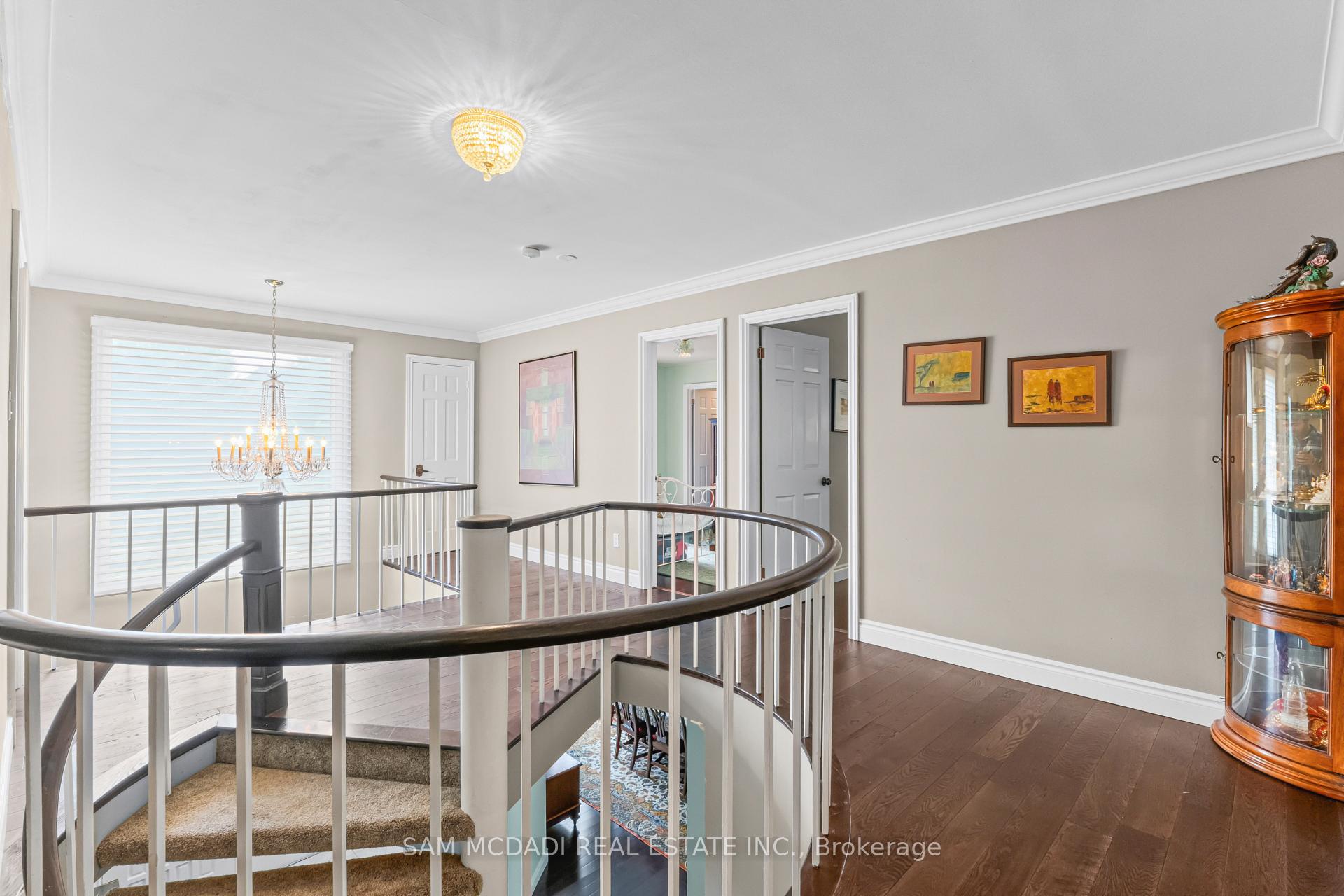 2145 Oneida Crescent