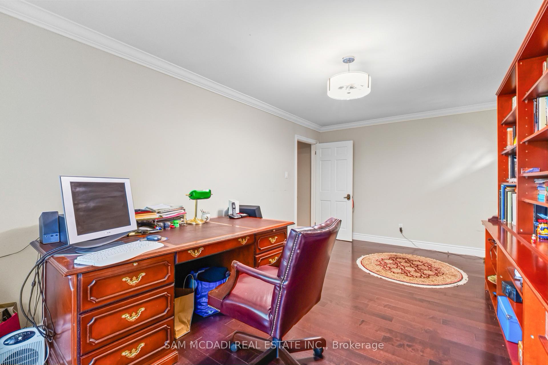 2145 Oneida Crescent
