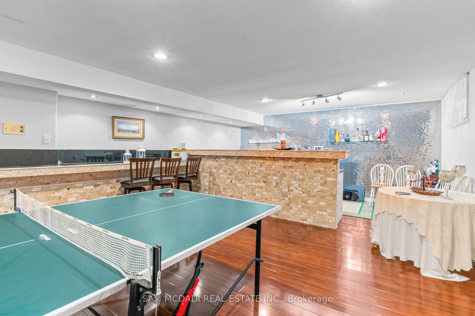 2145 Oneida Crescent