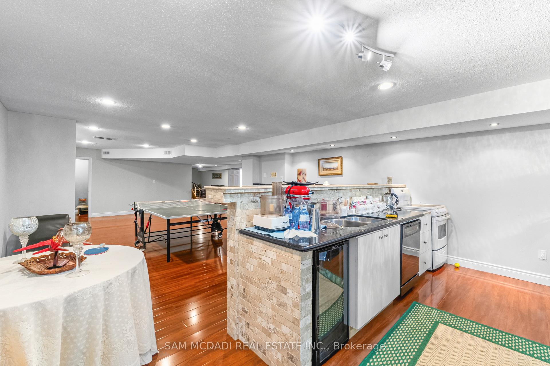 2145 Oneida Crescent