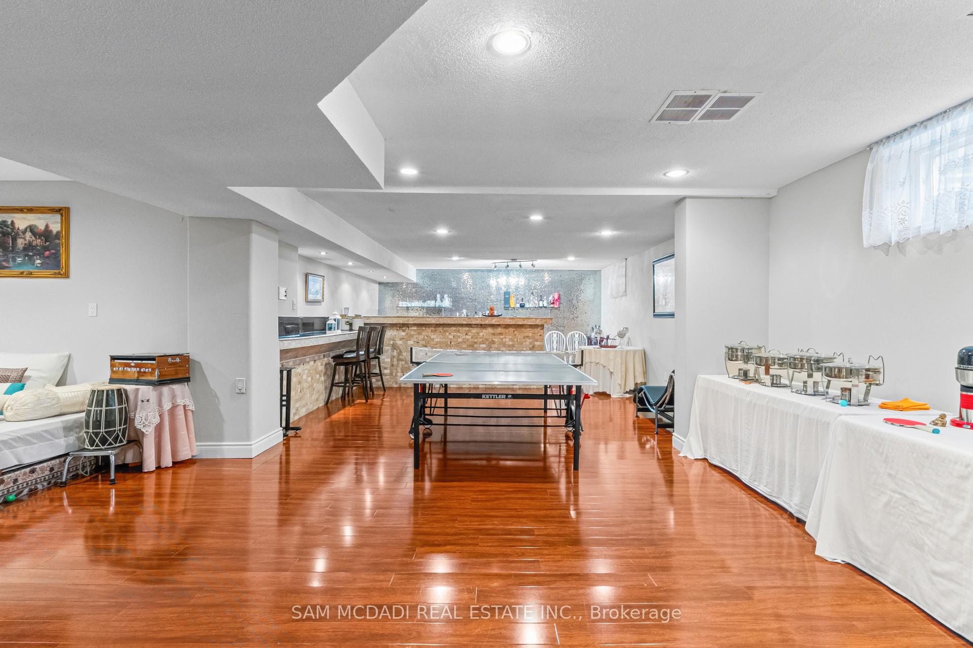 2145 Oneida Crescent