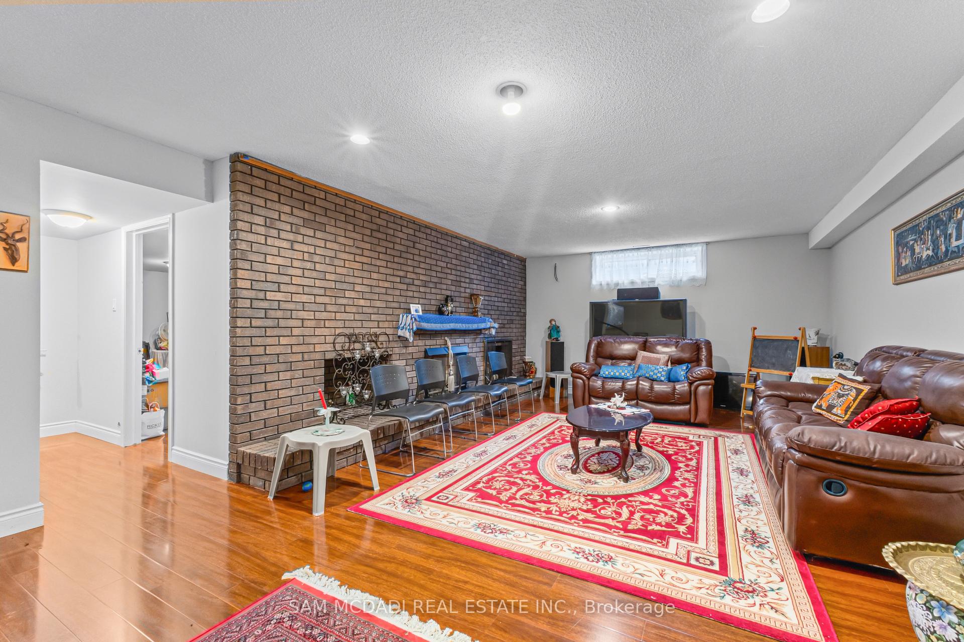 2145 Oneida Crescent