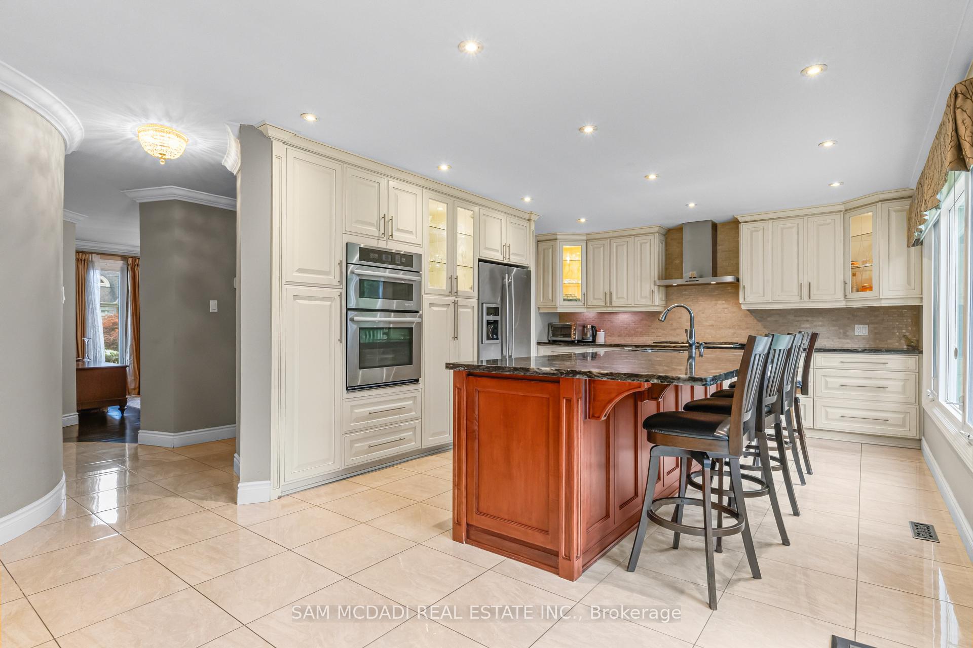 2145 Oneida Crescent