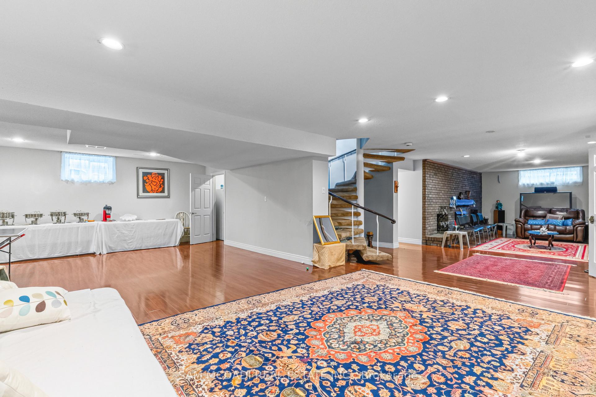 2145 Oneida Crescent
