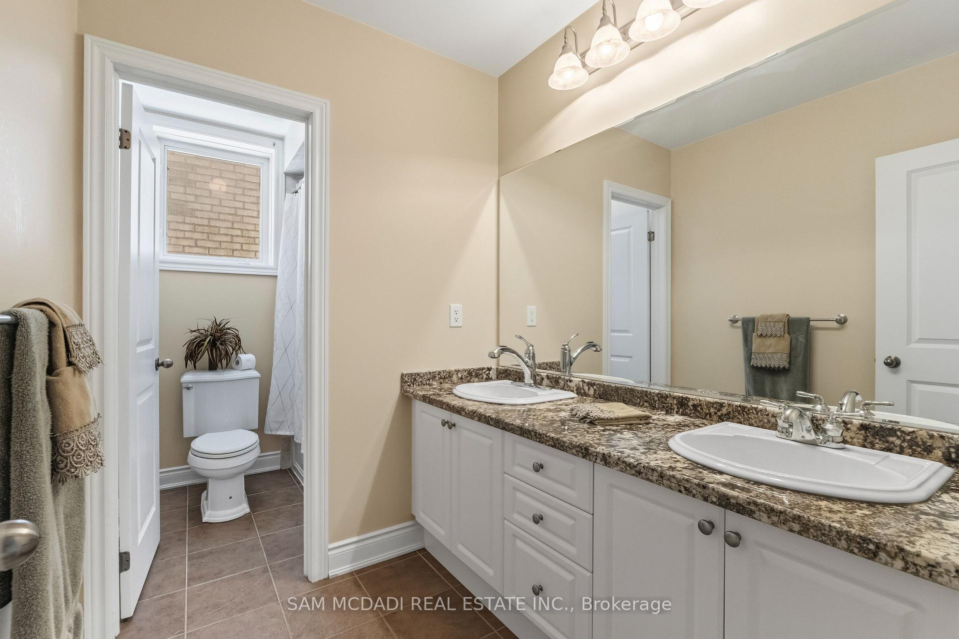 15 Eaglesprings Crescent