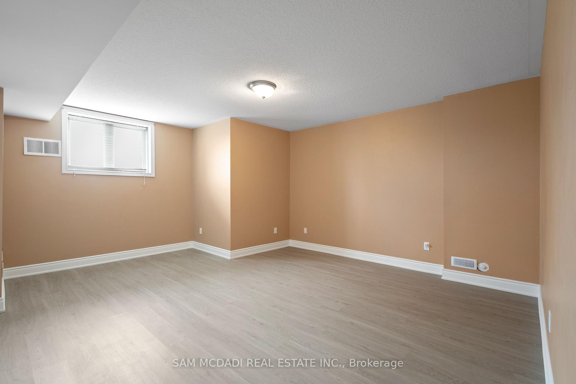 15 Eaglesprings Crescent