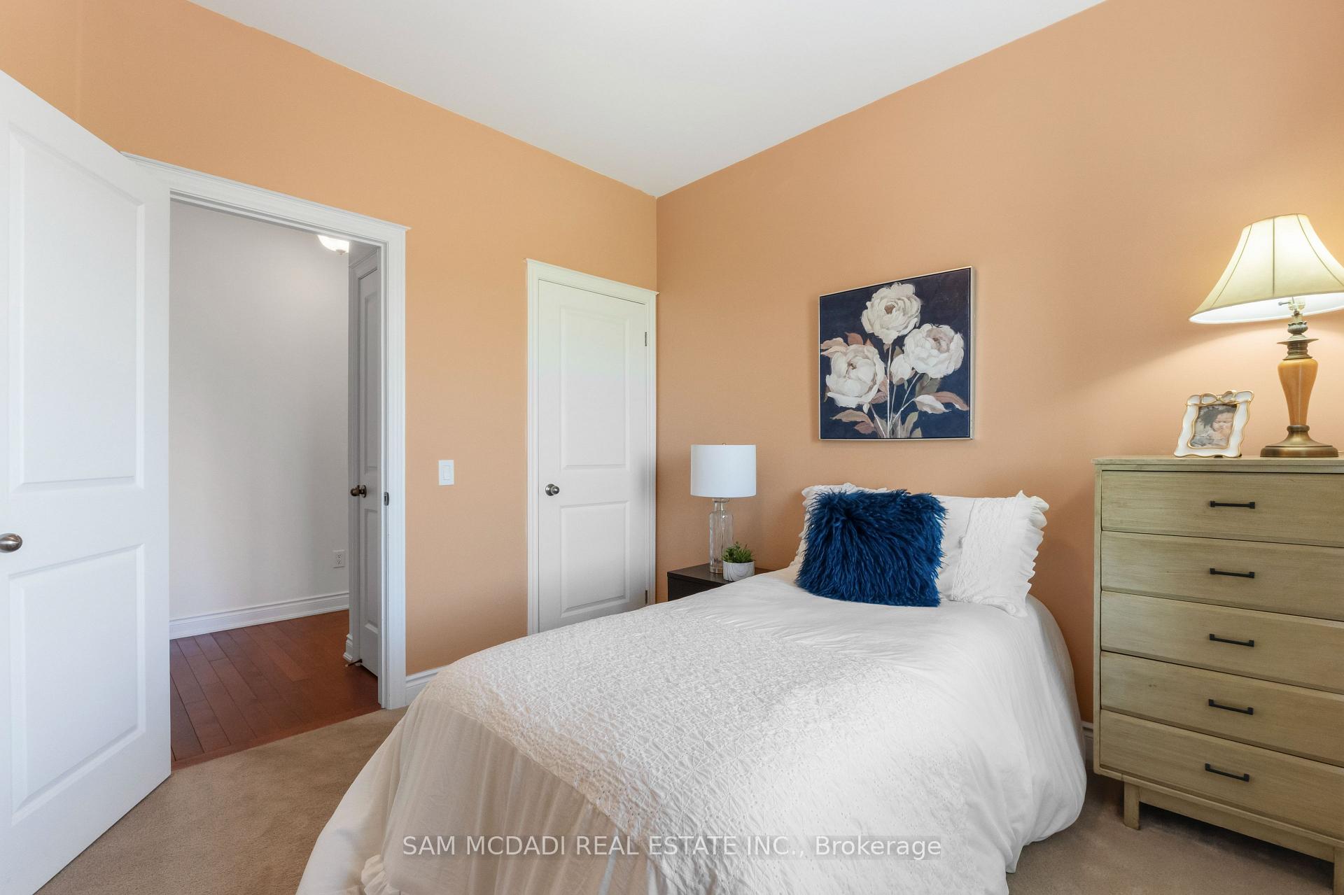 15 Eaglesprings Crescent