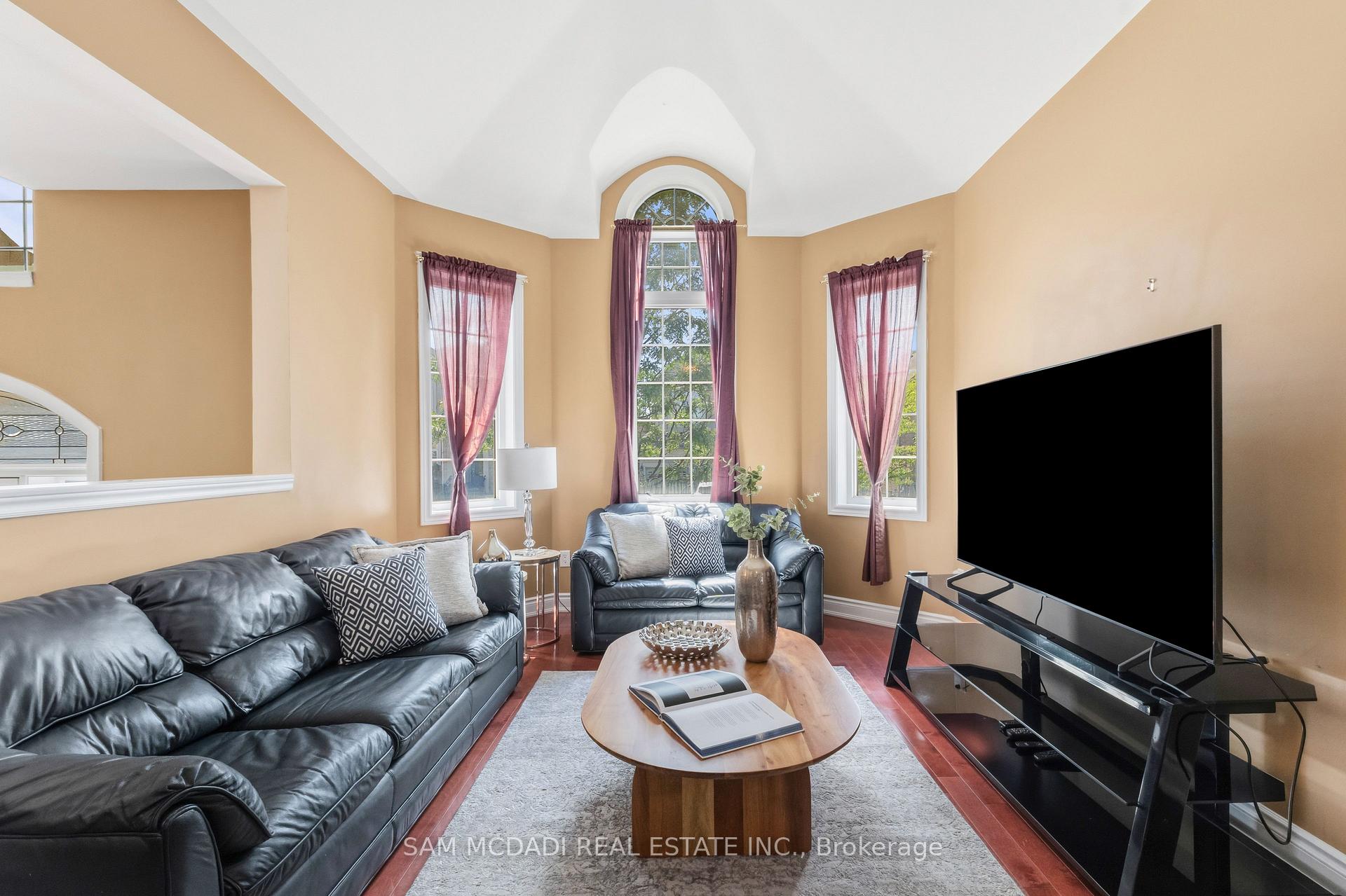 15 Eaglesprings Crescent